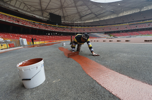 鳥巢為迎田徑世錦賽重鋪賽道 請(qǐng)回奧運(yùn)團(tuán)隊(duì)翻新