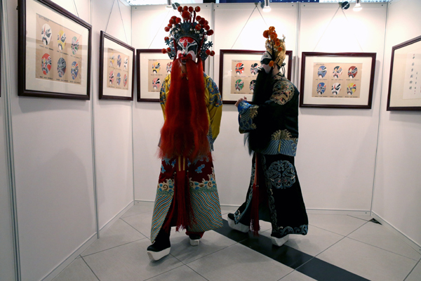 2012年第六屆百姓博覽會——迎新年“菊苑丹青”社區(qū)京劇臉譜主題藝術(shù)展展出