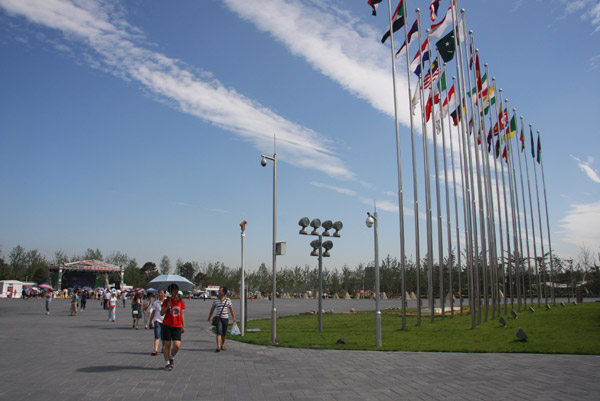 北京高溫天氣 游人逛園博興致不減