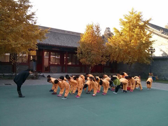 京城名校回歸中華傳統 尊師循禮敬老師