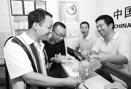 一彩民曝知道誰中了1.7億巨獎(jiǎng) 計(jì)劃遷居外地