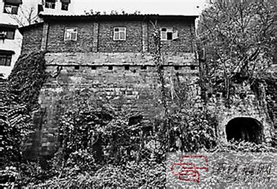 當年挺進報的印刷機現(xiàn)身重慶南岸 帶你走進陳然故居