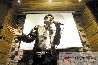 27歲公務(wù)員花千元開演唱會 網(wǎng)友:不務(wù)正業(yè)(圖)