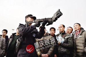 110宣傳日資深開(kāi)鎖匠教市民防賊 A級(jí)鎖可“秒開(kāi)”