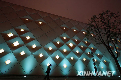 上海世博會(huì)“城市最佳實(shí)踐區(qū)”竣工亮燈