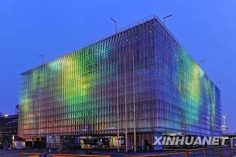 上海世博園區(qū)流光溢彩迎接開幕倒計(jì)時(shí)30天