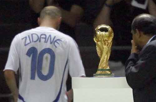 齊達內(nèi)獻禮世博會 中國明星隊將PK歐洲明星隊