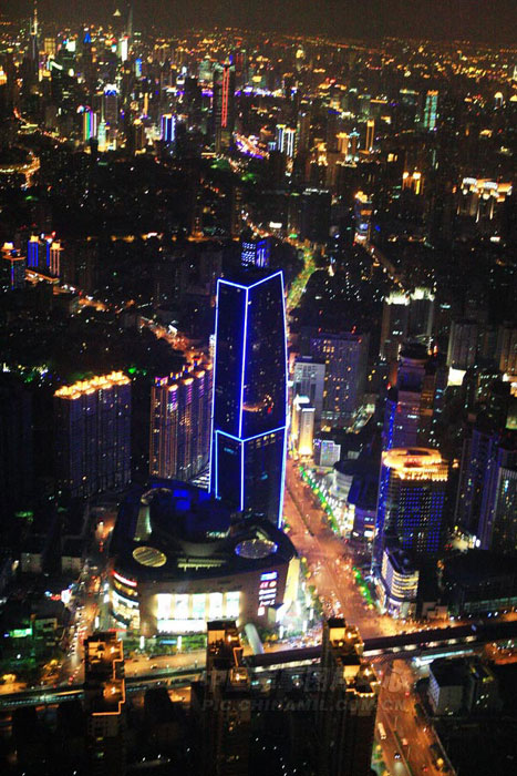 世博會開幕在即 空中體驗夜上海