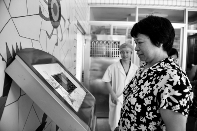 福州一幼兒園門口放上人臉識別機 “刷臉”接孩子