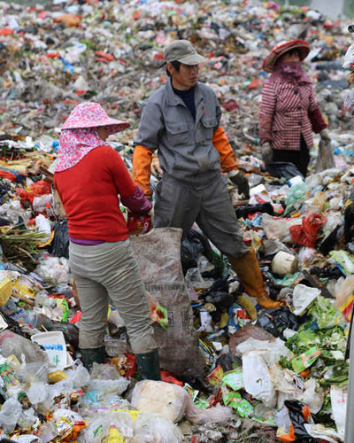 福州紅廟嶺垃圾處理場未見分類 民間“淘寶大軍”卻自動分類