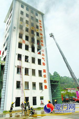 廈舉行史上最大規(guī)模地震救援演練 17支救援隊伍參戰(zhàn)