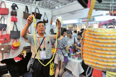 海交會一天涌入10萬人 美食、新奇日用品熱賣