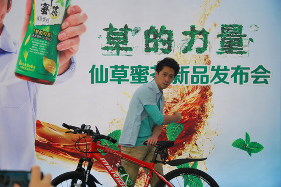 陳漢典來廈出席代言 模仿康永小S稱計(jì)劃出片