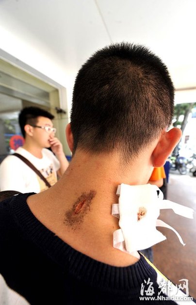 福州公交車頻現(xiàn)“剪鏈黨” 三市民金項鏈被剪走