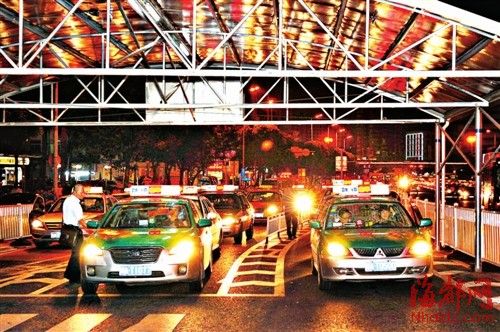 福州的士晚6時(shí)至7時(shí)不得交接班 遇拒載市民可投訴