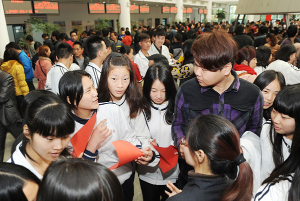 同安舉行“春風(fēng)行動(dòng)”招聘會(huì) 熟練技工月薪最高8000元