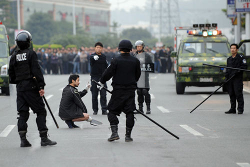 廣東鬧市索錢(qián)