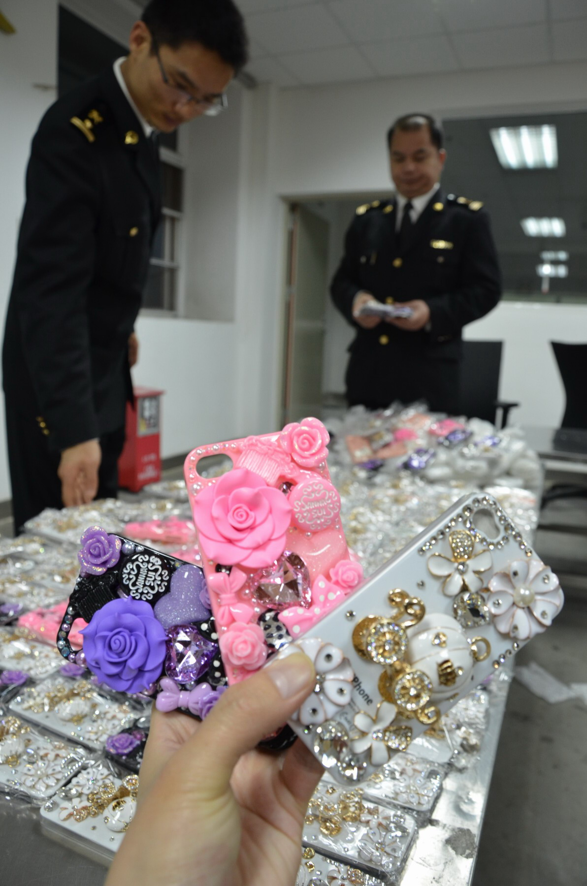 廣州海關(guān)嚴(yán)查輸美快件“李鬼”