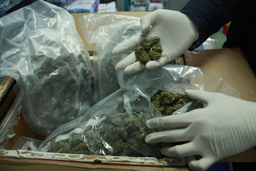 廣州海關(guān)截獲彼岸漂來的毒“玫瑰”