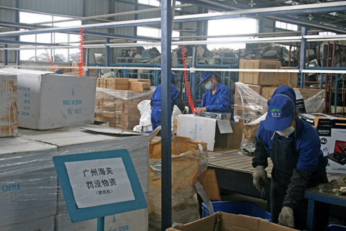 廣州海關(guān)無害化銷毀侵權(quán)貨物（圖）