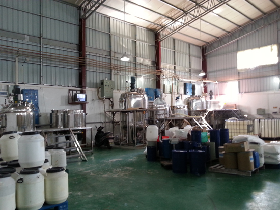 異地用警端掉制假窩點(diǎn) 五省聯(lián)動(dòng)斬?cái)嗬骀湕l