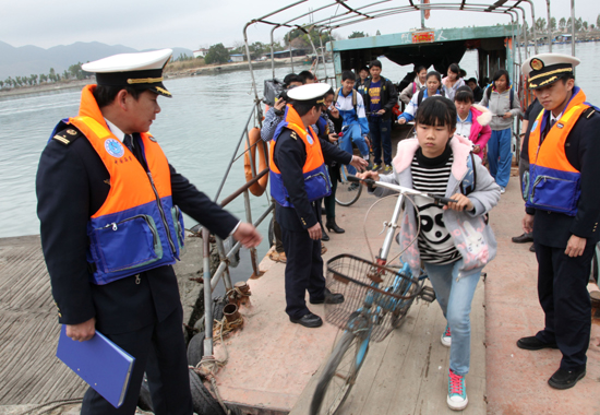 守護(hù)偏遠(yuǎn)海島的安全“校巴” 廣東海事部門護(hù)航乘渡學(xué)生安全入學(xué)