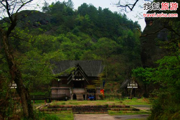 廣西龍虎山 聽(tīng)55歲美女導(dǎo)游少女般的山歌