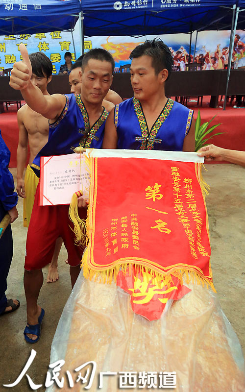 高清組圖：廣西融安“群龍競渡鬧融江”