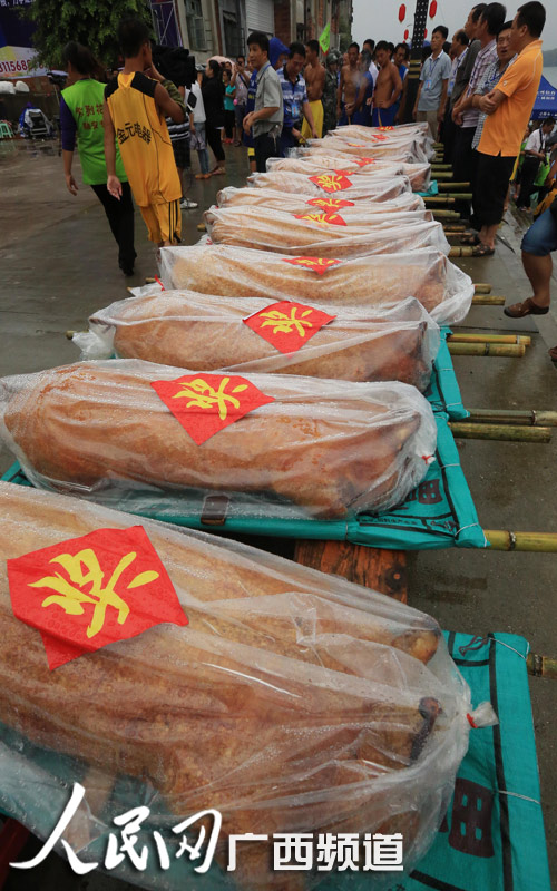 高清組圖：廣西融安“群龍競渡鬧融江”