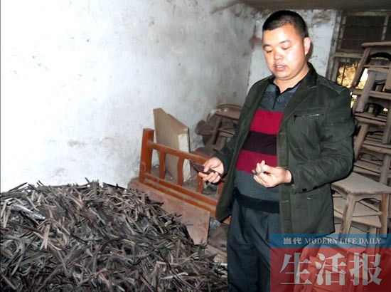 男子回鄉(xiāng)艱辛創(chuàng)業(yè) 小小茶葉夾“夾”出一片天