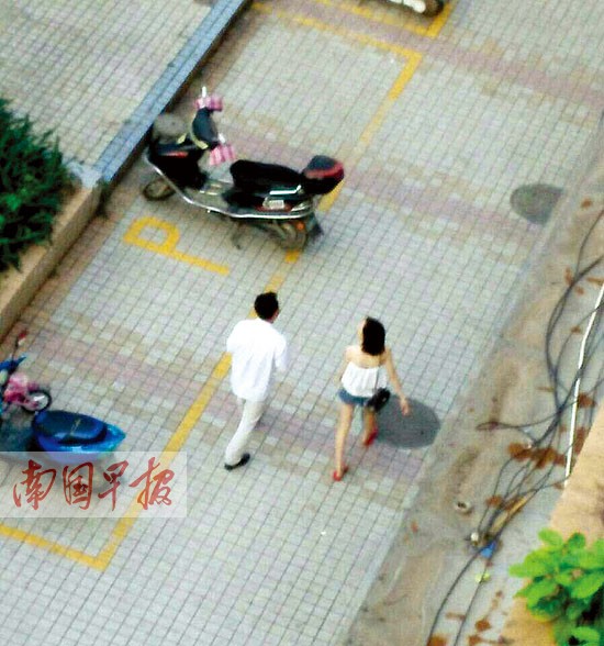 酒托女用軟件“釣”男子來消費 記者采訪手機被砸