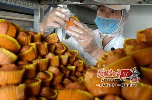 記者全程跟蹤三萬(wàn)英尺上航空餐制作流程