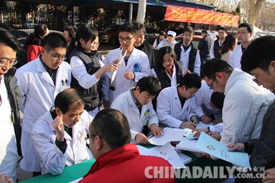 河北省人民醫(yī)院開展“白衣天使 奉獻(xiàn)愛心無償獻(xiàn)血”活動