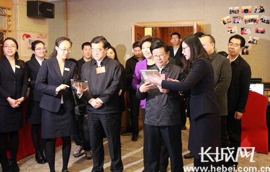 趙克志、張慶偉看望全國兩會長城網(wǎng)前方報道組