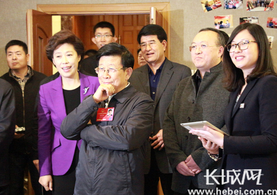 趙克志、張慶偉看望全國兩會長城網(wǎng)前方報道組