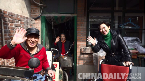 唐山企業(yè)愛心人士慰問唐山大地震截癱人員