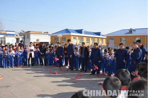 首鋼學雷鋒愛心團走進唐山遷安校園