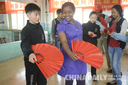 石家莊鐵道大學(xué)“洋學(xué)生”送課進(jìn)校園獲贊