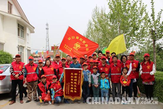 平山愛(ài)心救援隊(duì)為義演活動(dòng)帶路給困難家庭送溫暖