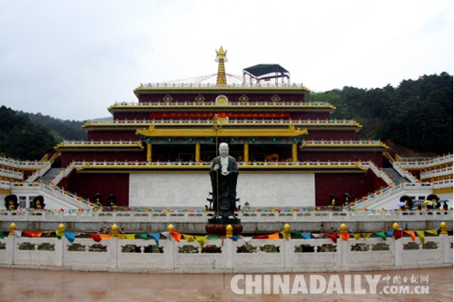 河北遵化萬佛園舉辦浴佛節(jié)慶典