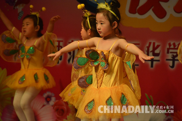 “飛揚的旋律 快樂的六一”文藝匯演活動在石舉行