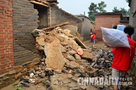 石家莊:志愿者齊心協(xié)力共抗洪災(zāi)