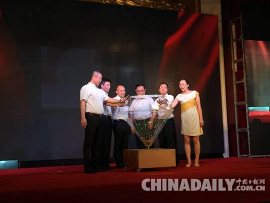 首屆CIIU“聯(lián)動(dòng)•中國(guó)”互聯(lián)網(wǎng)+產(chǎn)業(yè)聯(lián)盟創(chuàng)新峰會(huì)承德開幕