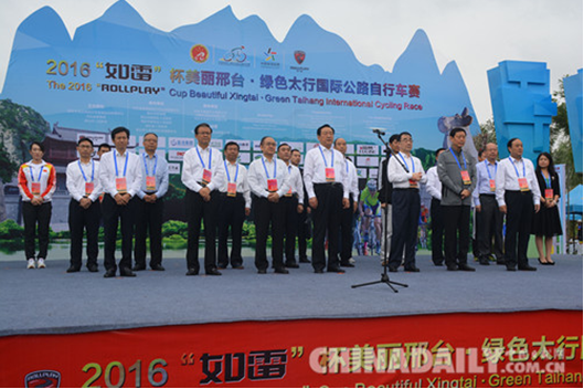 邢臺(tái)國(guó)際公路自行車(chē)賽鳴槍城市繞圈賽寧夏車(chē)隊(duì)奪冠