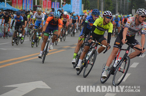 邢臺(tái)國(guó)際公路自行車(chē)賽鳴槍城市繞圈賽寧夏車(chē)隊(duì)奪冠
