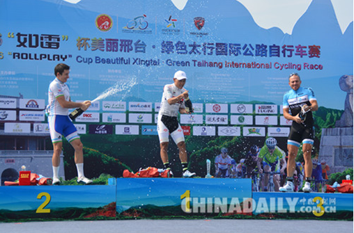 邢臺(tái)國(guó)際公路自行車(chē)賽鳴槍城市繞圈賽寧夏車(chē)隊(duì)奪冠
