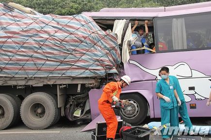 京珠高速河南新鄭段發(fā)生車禍造成2死4傷