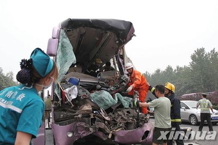 京珠高速河南新鄭段發(fā)生車禍造成2死4傷