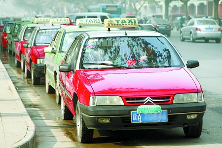 鄭州：出租車公司“三招”試解“打車難”