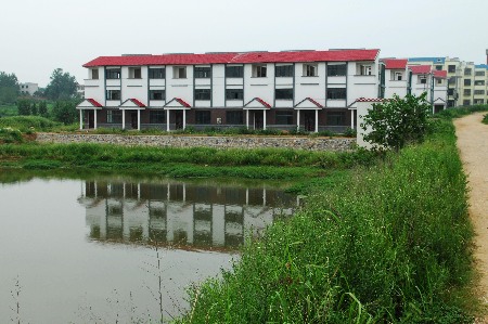 羅山借新農(nóng)村建設(shè)建房牟利追蹤:違規(guī)未見(jiàn)管新地又被占